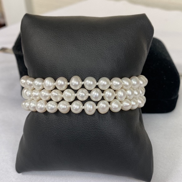 Jewelry - Triple strand hand knotted freshwater Pearl bracelet 925